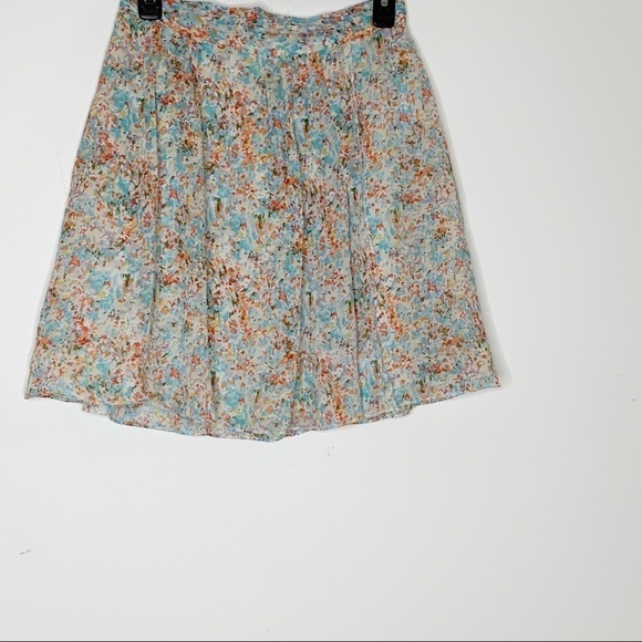 𝅺j. CREW Silk floral skirt. Size 0 - Picture 4 of 6
